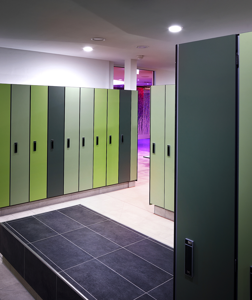 Blick auf mehrere Spinde